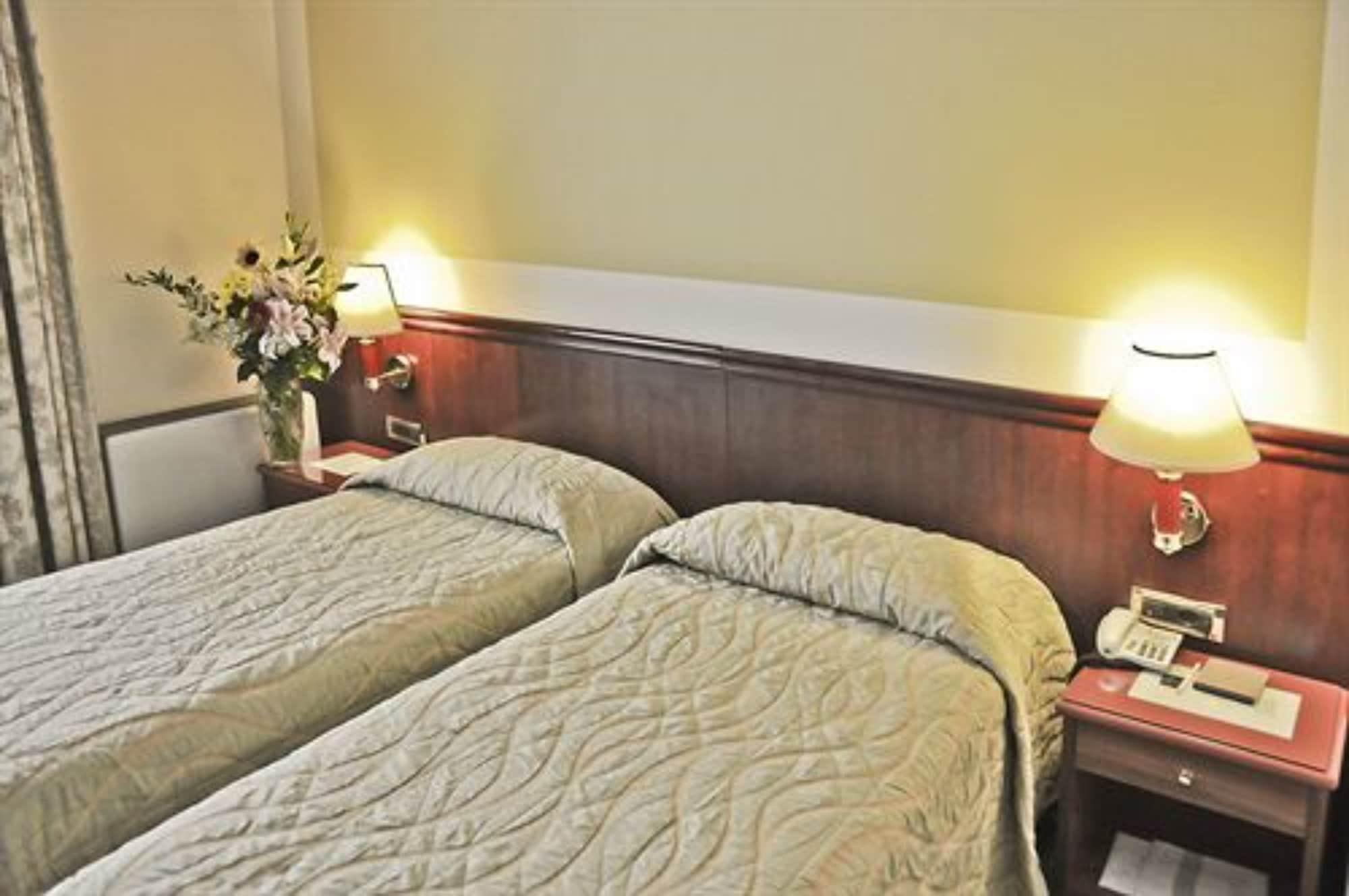 Hotel Lloyd Μιλάνο Εξωτερικό φωτογραφία