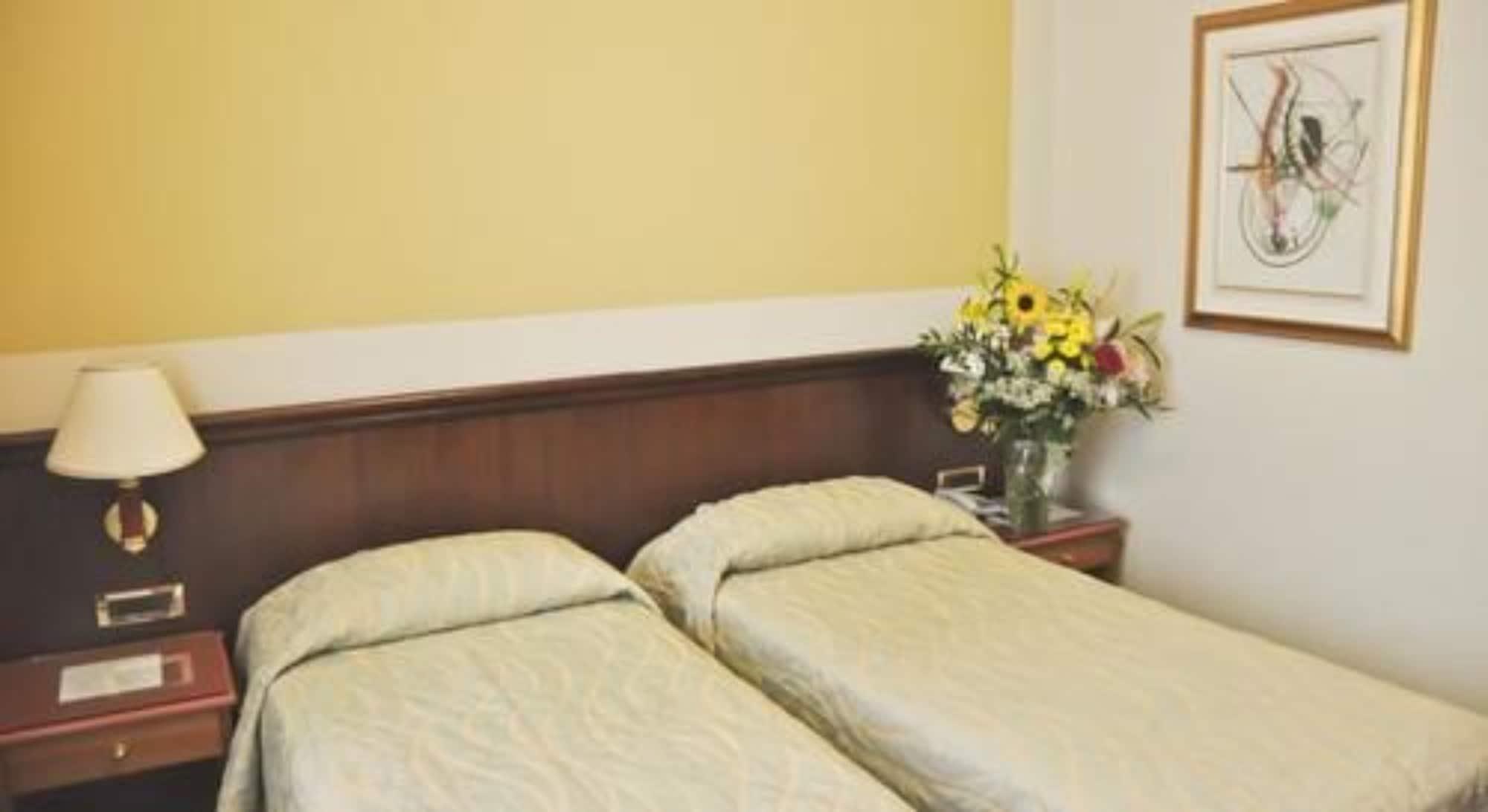 Hotel Lloyd Μιλάνο Εξωτερικό φωτογραφία