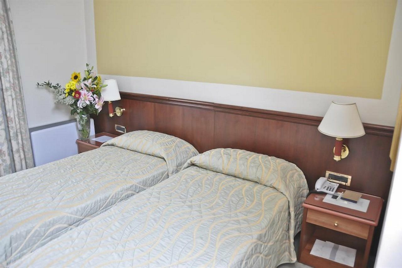 Hotel Lloyd Μιλάνο Εξωτερικό φωτογραφία